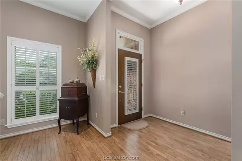 1322 Lyndhurst Dr, Bryan, TX 77802 photo 3