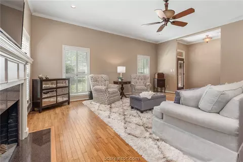 1322 Lyndhurst Dr, Bryan, TX 77802 photo 5