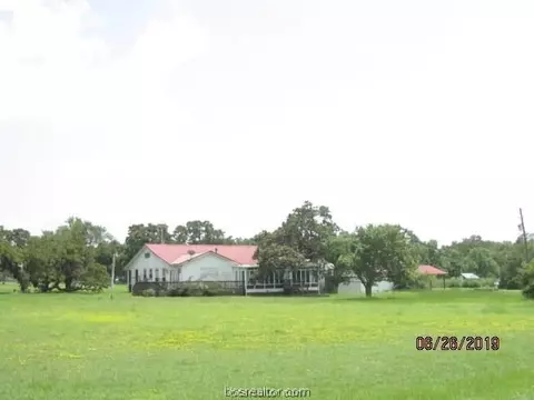 805 E Wharton St, Calvert, TX 77837 photo 16