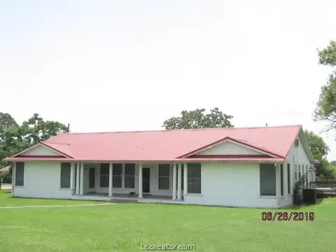 805 E Wharton St, Calvert, TX 77837 photo 1