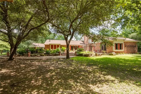 1908 Streamside Way, Bryan, TX 77807 photo 2