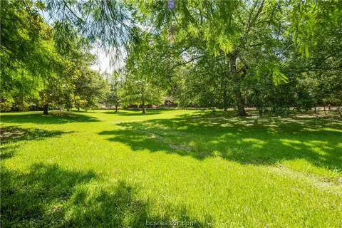 1908 Streamside Way, Bryan, TX 77807 photo 3