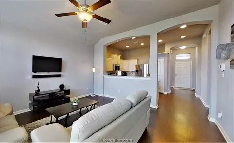 2016 Stubbs Dr, Bryan, TX 77807 photo 3