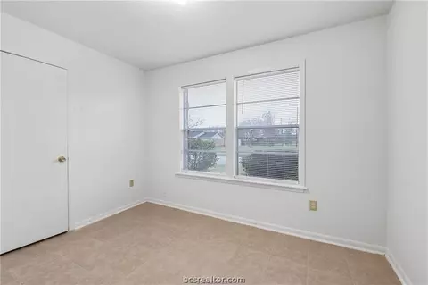 804 Dumas Dr, Bryan, TX 77803 photo 11