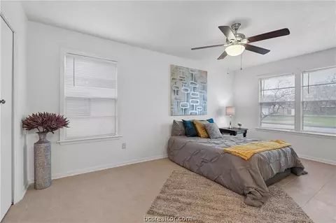 804 Dumas Dr, Bryan, TX 77803 photo 9