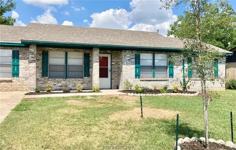 804 Dumas Dr, Bryan, TX 77803 photo 1