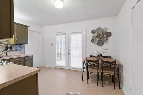 804 Dumas Dr, Bryan, TX 77803 photo 5