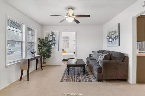 804 Dumas Dr, Bryan, TX 77803 photo 2