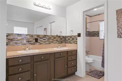 804 Dumas Dr, Bryan, TX 77803 photo 10