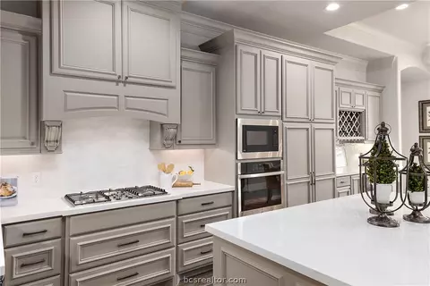 5015 Highline Dr, Bryan, TX 77802 photo 5