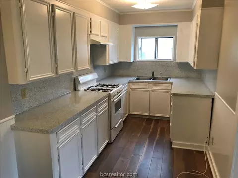 1406 E 25th St, Bryan, TX 77803 photo 3
