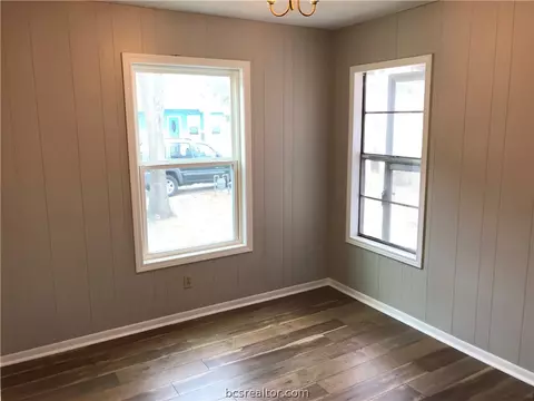 1406 E 25th St, Bryan, TX 77803 photo 9
