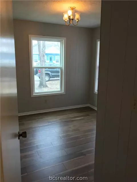 1406 E 25th St, Bryan, TX 77803 photo 8