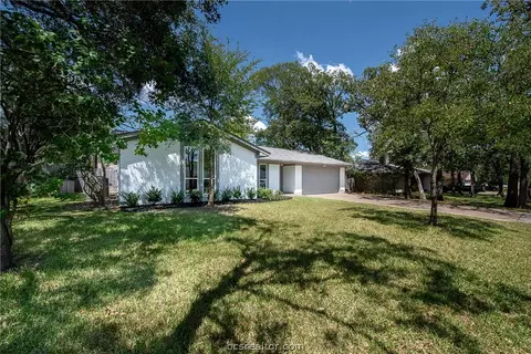 2811 Hillside Dr, Bryan, TX 77802 photo 3