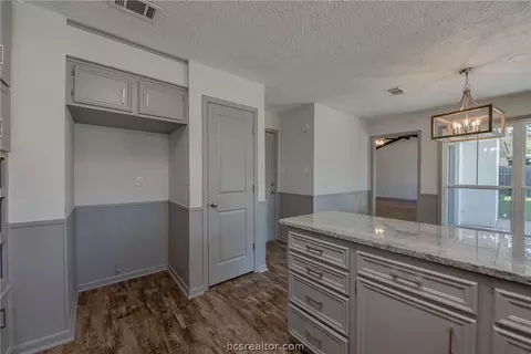2811 Hillside Dr, Bryan, TX 77802 photo 15