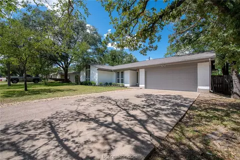 2811 Hillside Dr, Bryan, TX 77802 photo 4