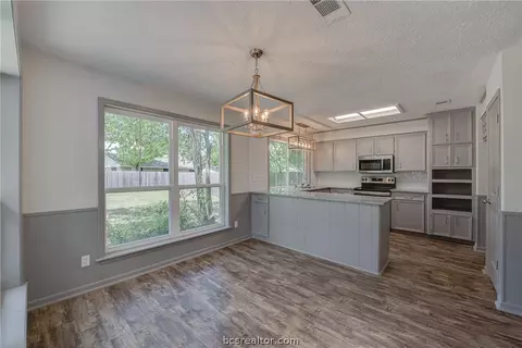 2811 Hillside Dr, Bryan, TX 77802 photo 12