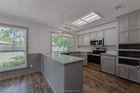 2811 Hillside Dr, Bryan, TX 77802 photo 14