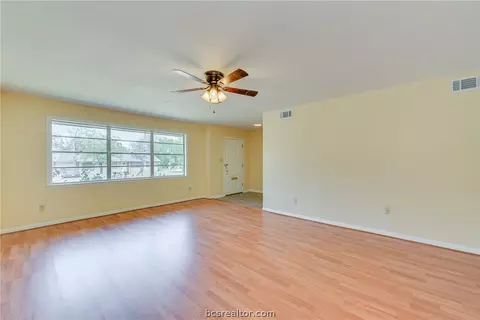 2318 Wayside Dr, Bryan, TX 77802 photo 4