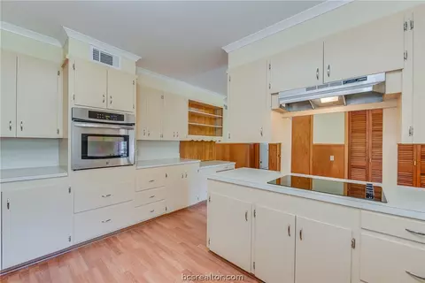 2318 Wayside Dr, Bryan, TX 77802 photo 10