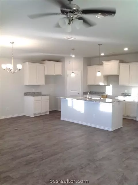 1923 Cartwright St, Bryan, TX 77807 photo 4