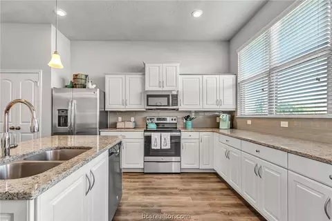 2103 Dumfries Dr, Bryan, TX 77807 photo 9