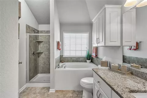 2103 Dumfries Dr, Bryan, TX 77807 photo 3
