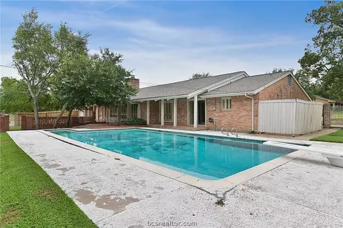 2907 Rustling Oaks Dr, Bryan, TX 77802 photo 3
