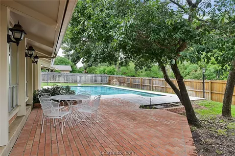2907 Rustling Oaks Dr, Bryan, TX 77802 photo 5