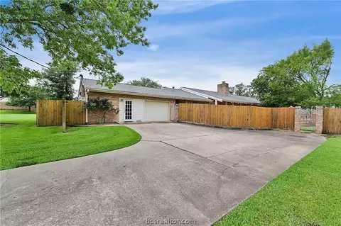 2907 Rustling Oaks Dr, Bryan, TX 77802 photo 7