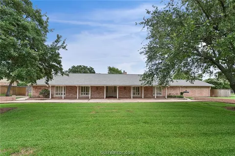 2907 Rustling Oaks Dr, Bryan, TX 77802 photo 2