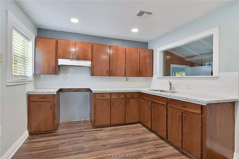 1400 E 28th St, Bryan, TX 77802 photo 9