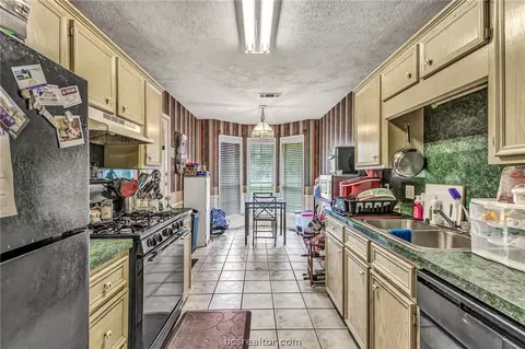 2500 Pinon Ct, Bryan, TX 77802 photo 5