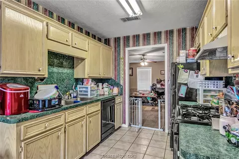 2500 Pinon Ct, Bryan, TX 77802 photo 6