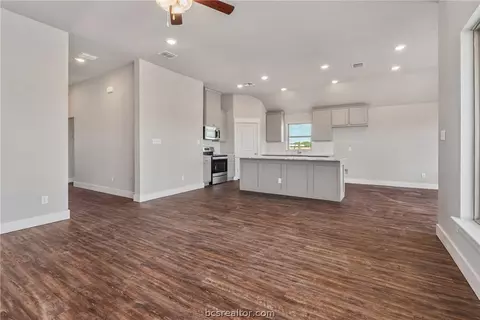 137 Rustic Trce, Snook, TX 77878 photo 4
