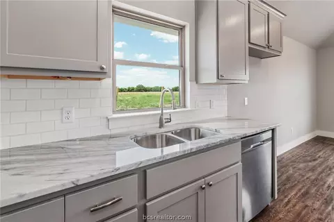 137 Rustic Trce, Snook, TX 77878 photo 9