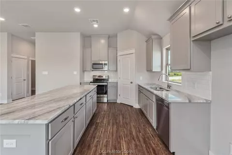 137 Rustic Trce, Snook, TX 77878 photo 7