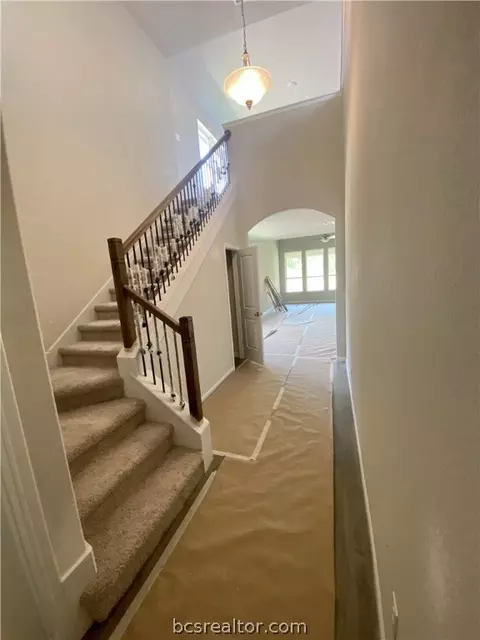 5709 Cerrillos Dr, Bryan, TX 77807 photo 3