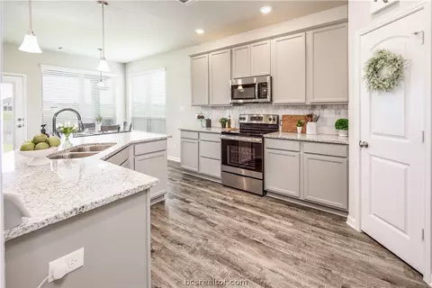 2009 Markley Dr, Bryan, TX 77807 photo 8