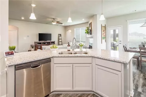 2009 Markley Dr, Bryan, TX 77807 photo 9