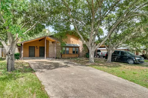 2909 Forest Bend St, Bryan, TX 77801 photo 3