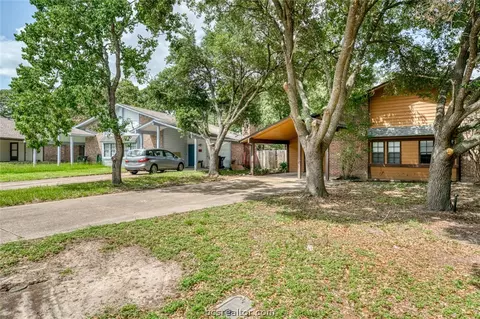 2909 Forest Bend St, Bryan, TX 77801 photo 2