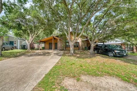 2909 Forest Bend St, Bryan, TX 77801 photo 4