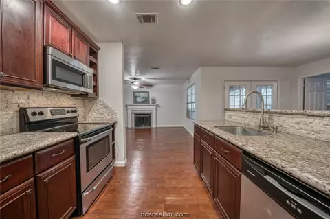 2909 Forest Bend St, Bryan, TX 77801 photo 9