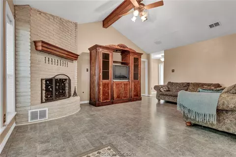 3103 Red Robin Loop, Bryan, TX 77802 photo 4