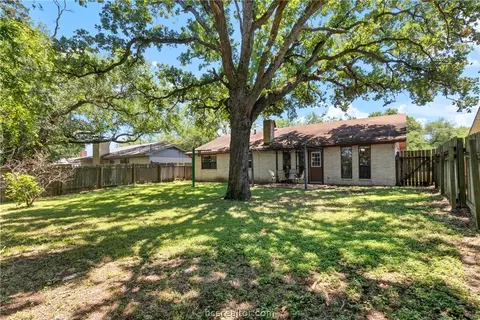 3103 Red Robin Loop, Bryan, TX 77802 photo 2