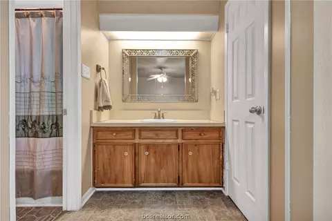 3103 Red Robin Loop, Bryan, TX 77802 photo 9