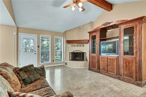 3103 Red Robin Loop, Bryan, TX 77802 photo 3