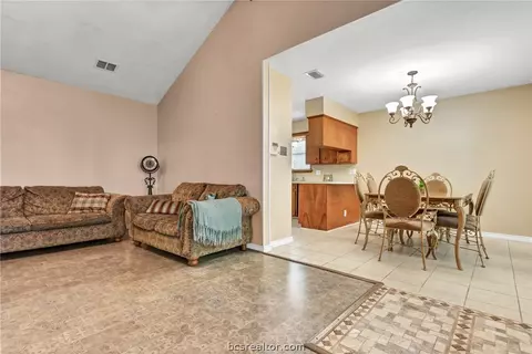 3103 Red Robin Loop, Bryan, TX 77802 photo 5