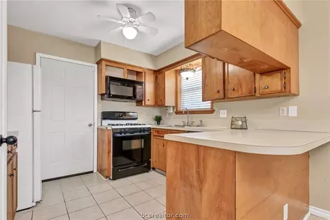3103 Red Robin Loop, Bryan, TX 77802 photo 6